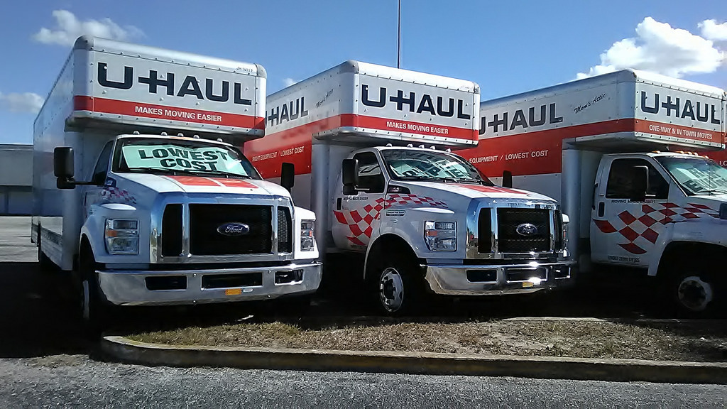 Tips For Safely Parking A Moving Truck Overnight